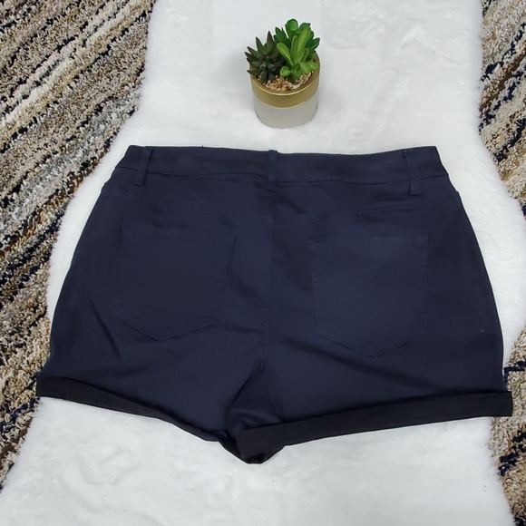 Maurice's shorts 11/12 - Picture 3 of 6